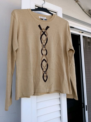 Beige brown wool DKNY sweater like new, size Medium