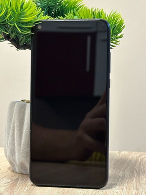 Honor View 20 PCT-L29 smartphone like new, 6GB RAM, 128GB storage