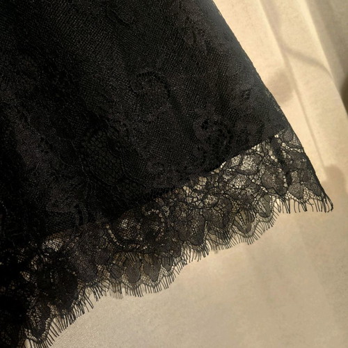 Black sleeveless blouse with lace like new, size S