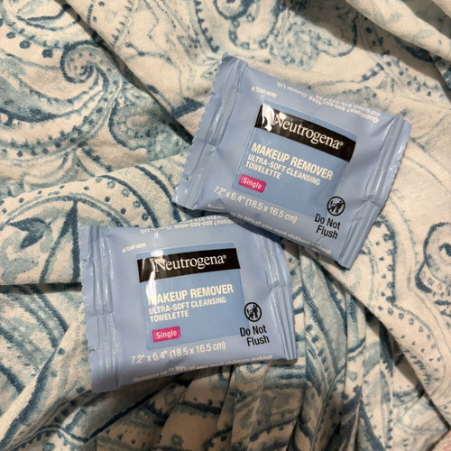 Neutrogena makeup remover set of 2 new