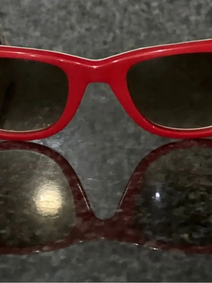 Ray Ban sunglasses used, red frame, very good condition