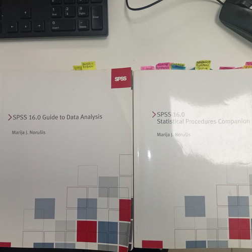 SPSS Statistics Manual like new, two volumes with CDs