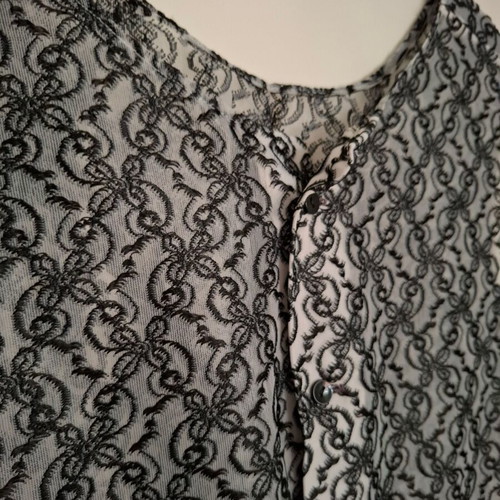 Sleeveless vest Medium with transparency and embroidered flowers like new