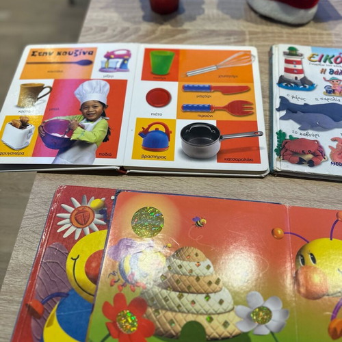 Children's books used, pack of 4, educational and bee-themed