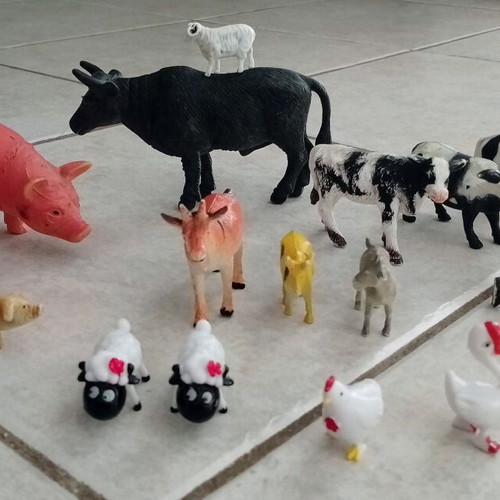 Farm plastic animal figures, pack of 17