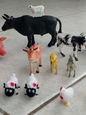 Farm plastic animal figures, pack of 17