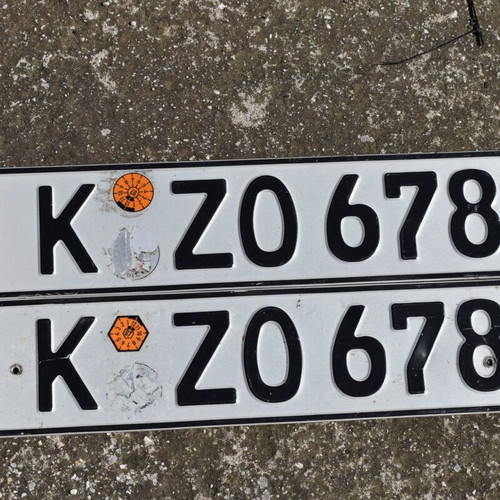 Decorative car license plates used, set of 2, aluminum collectible