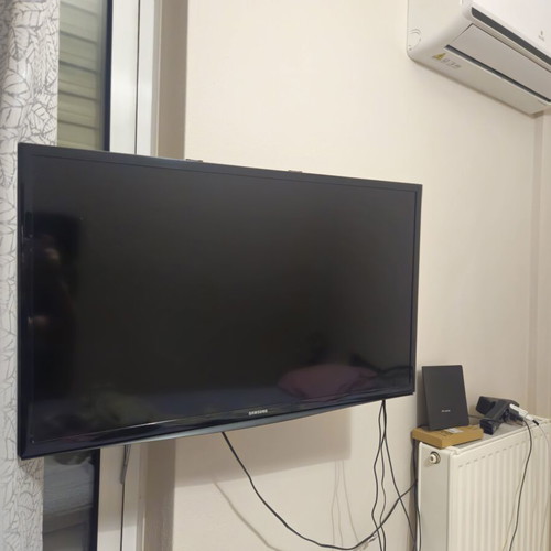 Samsung 32-inch TV