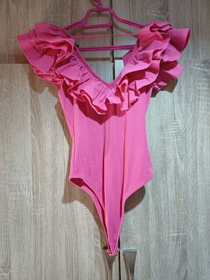 Zara fuchsia ribbed bodysuit with statement ruffles, like new