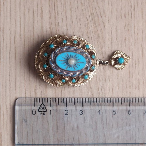 Sphinx brooch gold with turquoise stones vintage, like new