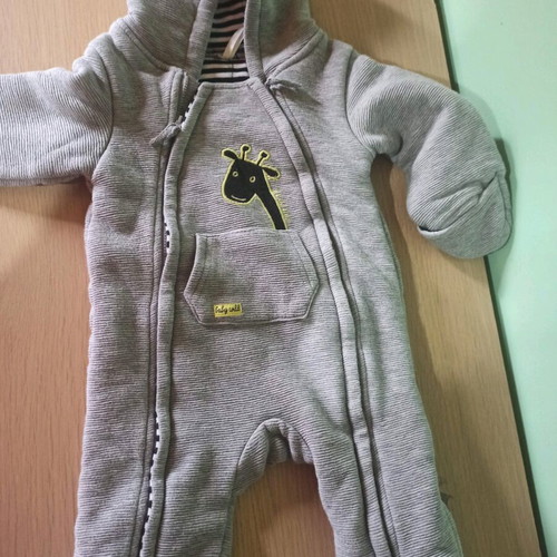 Baby jumpsuit like new, convenient with 2 zippers, 6 months