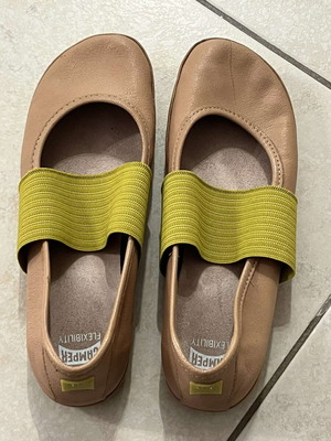 Camper Right Nina women's ballet flats size 38 like new, beige