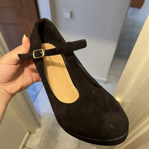 Pumps with thin heel, like new, size 39, black