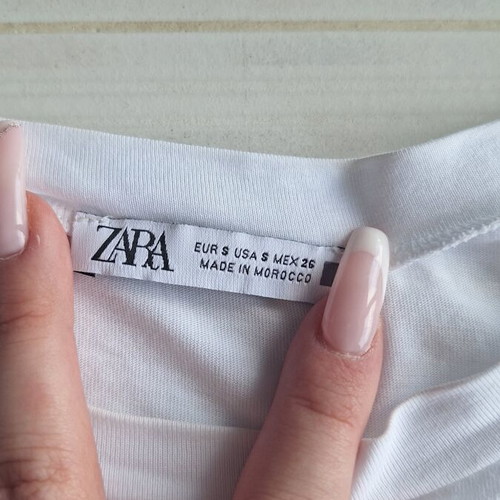 Zara white T-shirt with print and pleated sleeves size S like new