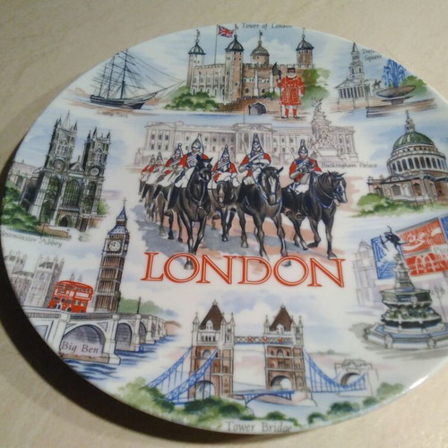 Porcelain decorative plate from England 1996, like new