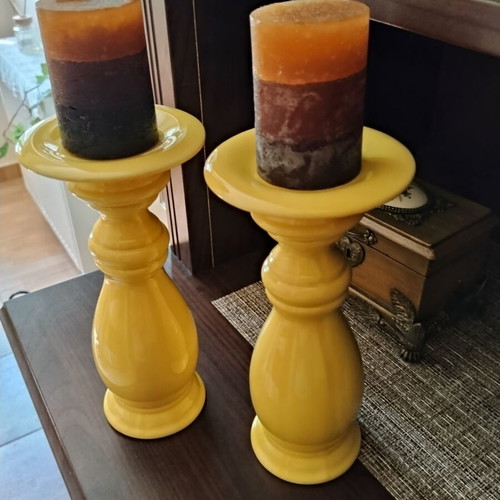 Set of two yellow ceramic candlesticks, 21 cm