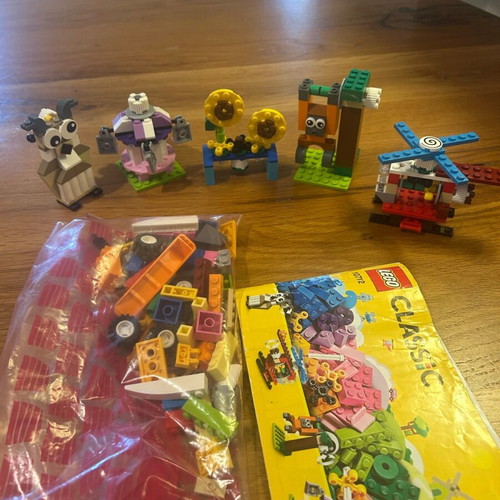 Lego Classic 10712 like new, bricks with booklet without box