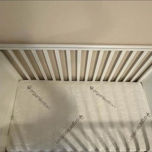 Children's bed and dresser set like new with mattress