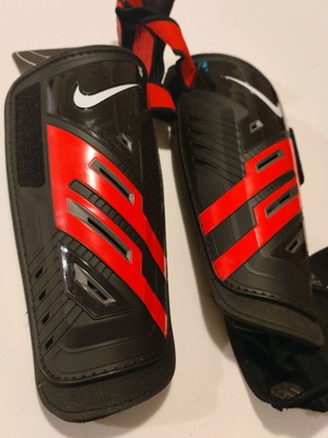 Nike Protegga Shield shin guards new, size Large