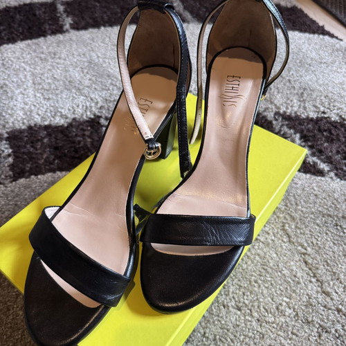 Esthissis Minimal Black Leather Sandals size 41 like new