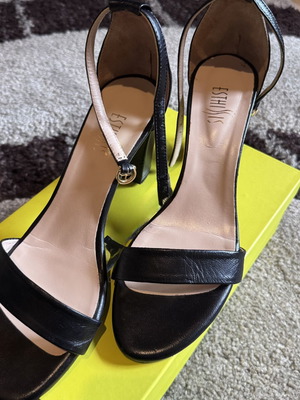 Esthissis Minimal Black Leather Sandals size 41 like new