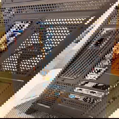 Gaming PC Ryzen 5 3400G RX580 8GB Nitro+ 16GB DDR4 σαν καινούργιο με Win11