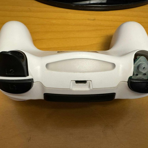 PS4 controller functional, missing R2 button, battery very good