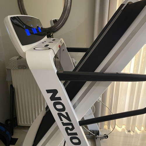 Horizon Omega treadmill in excellent condition