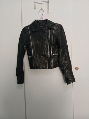 Vila δερμάτινο μπουφάν S μεταχειρισμένο, μαύρο με μικρές φθορές