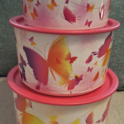 Tupperware canister set 3 pieces like new