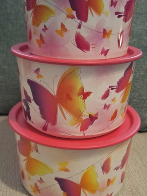 Tupperware canister set 3 pieces like new