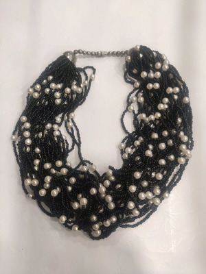 Beaded necklace black and white