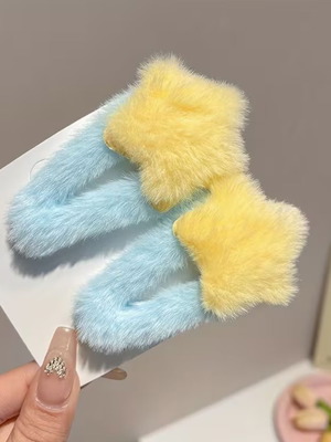 Пухкави клипсове за коса нови в пастелни цветове