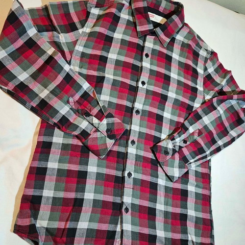 Authentic Levi's men's checkered shirt size M like new
