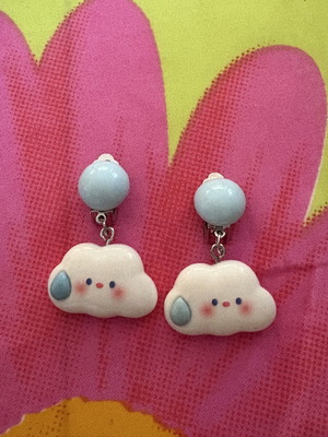 Clip-on cloud-shaped earrings with raindrop design