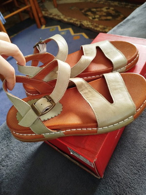 Leather women's sandals size 37 like new