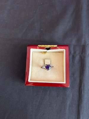 Silver 925 ring with purple stone like new
