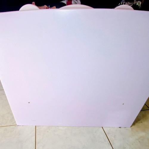 Children's dresser with 3 drawers like new, pastel colors