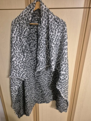Zara Accessories Leopard Scarf like new, black and white
