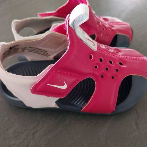 Nike baby shoes used, size 22, comfortable and lightweight
