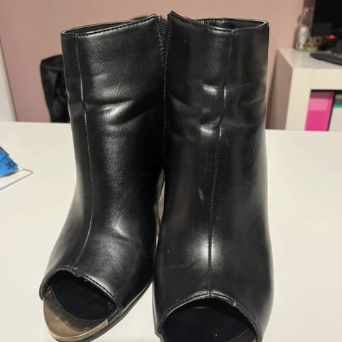 Migato black boots with 10 cm heel like new