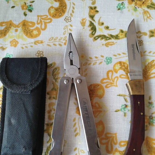 Multitool with gift pocket knife like new