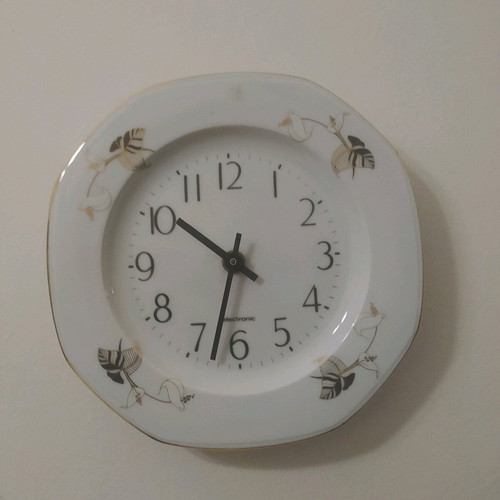 Porcelain wall clock new, 20 cm diameter