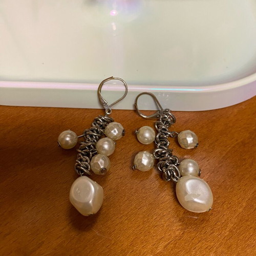 Steel earrings with pearls used, silver color