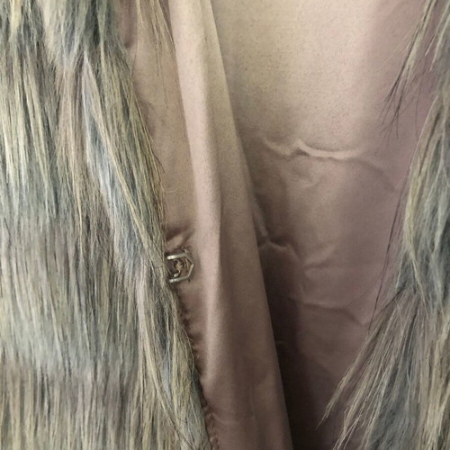 Fur vest Miho's never worn, snap button closure