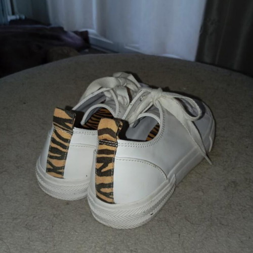 Bershka white athletic shoes like new, size 36