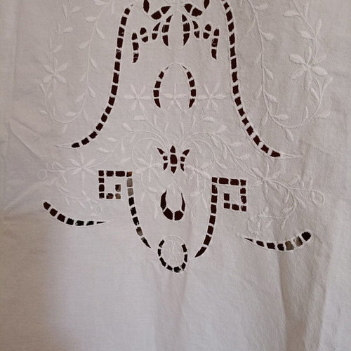 Cut white curtain used with scalloped edge 1.45x1.20