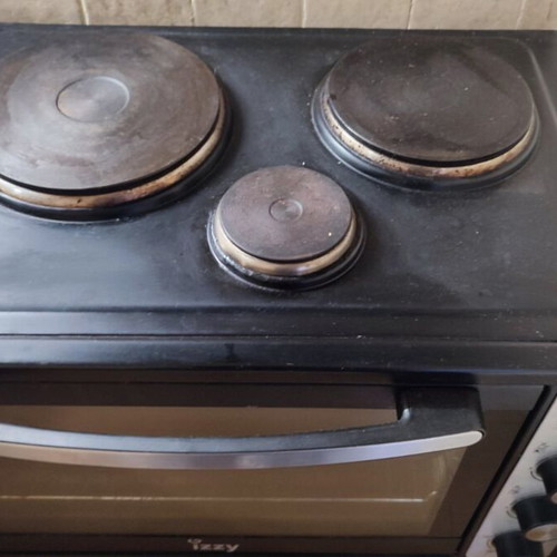 Izzy microwave oven in excellent condition