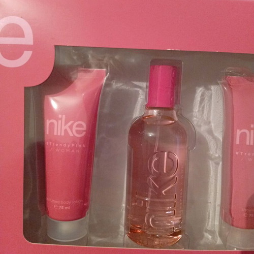 Nike Trendy Pink 100 ml women's gift set new