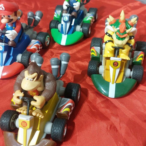 Super Mario Go-Karts pack of 4 figures like new